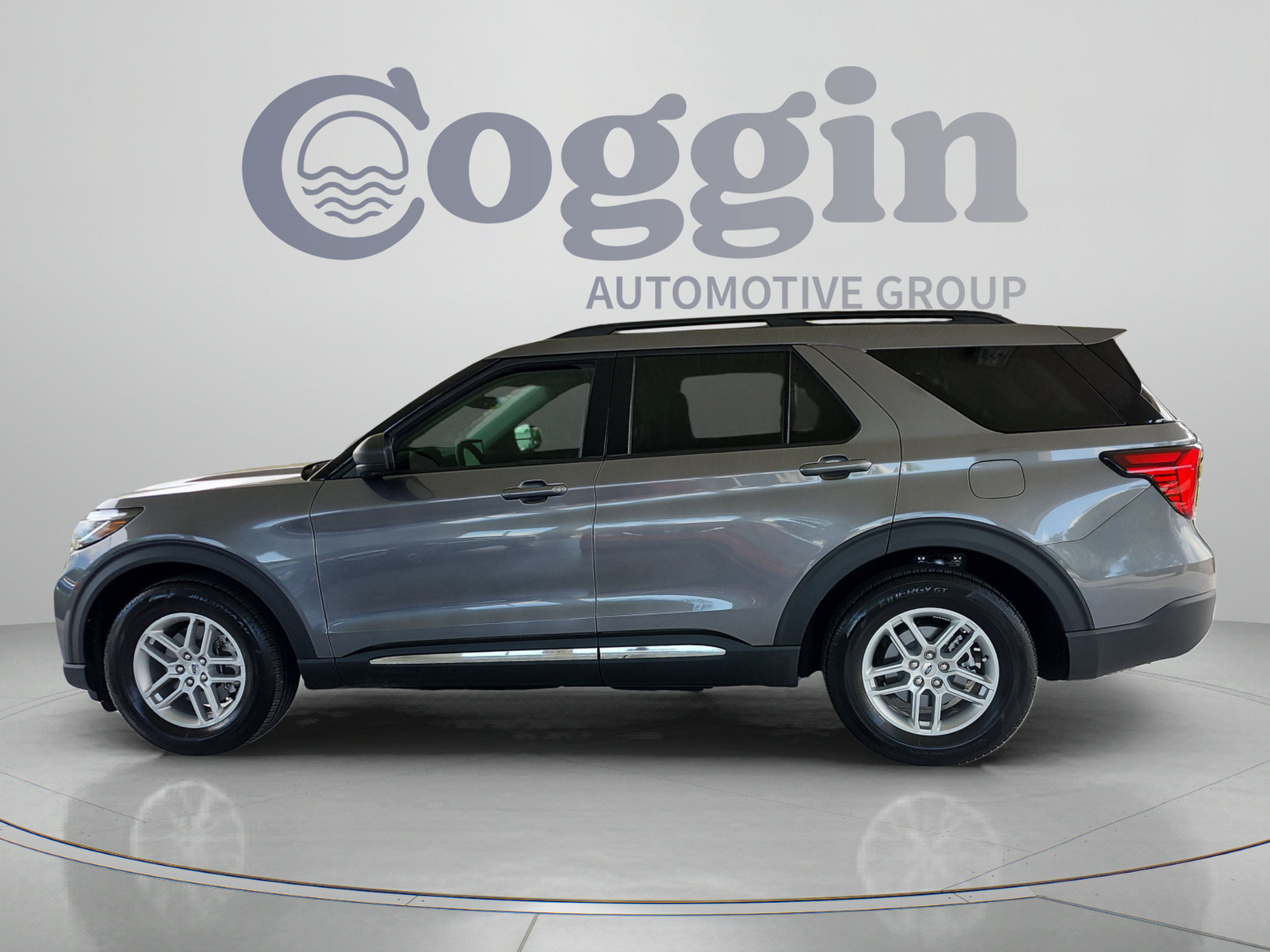 Certified 2025 Ford Explorer Active w/ Active Comfort Package RWD image 2