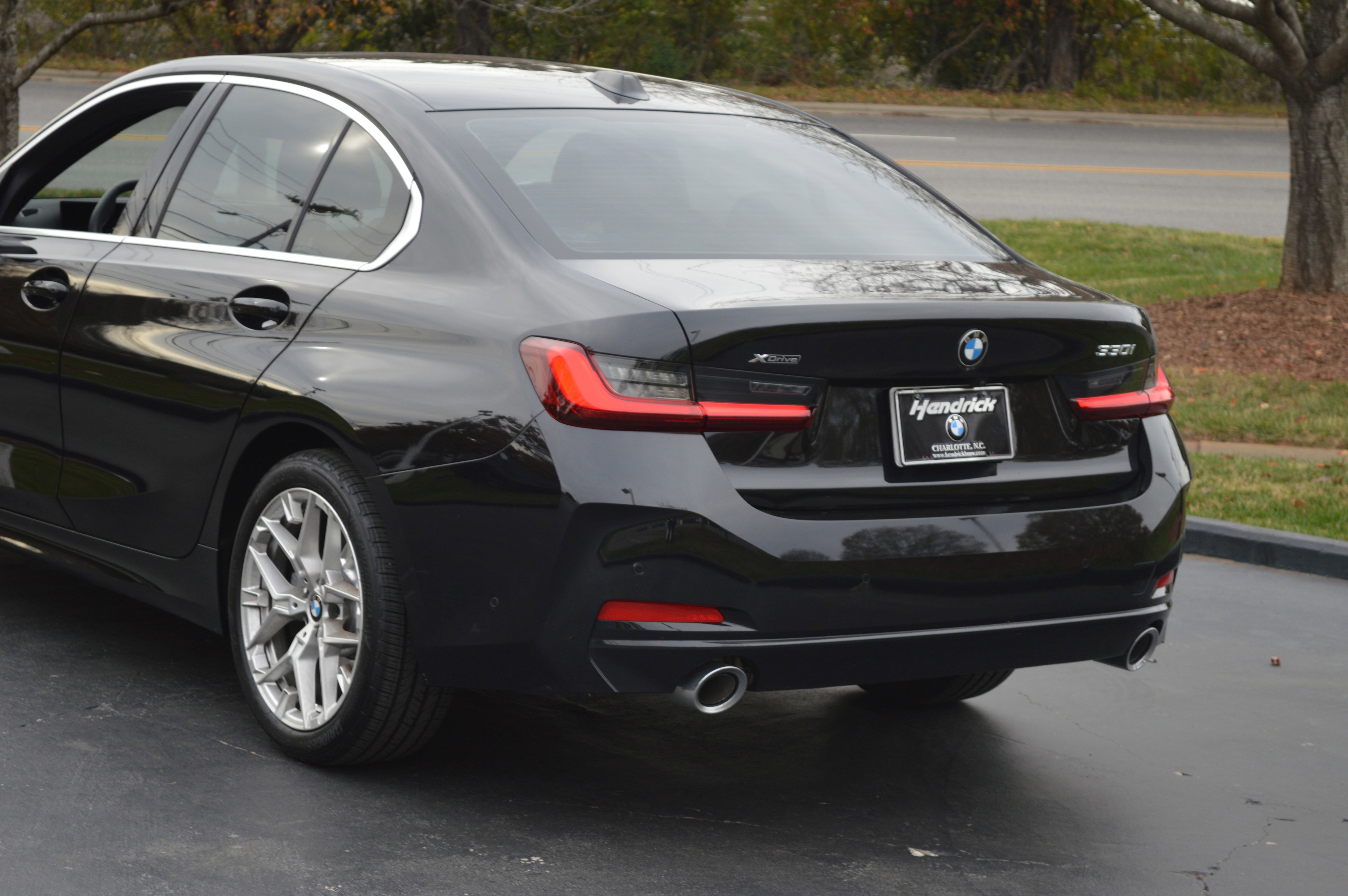 Used 2025 BMW 330i xDrive Sedan w/ Convenience Package AWD/4WD image 3