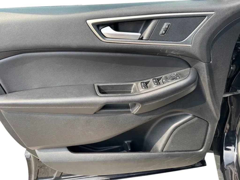Used 2024 Ford Edge SEL AWD/4WD image 11