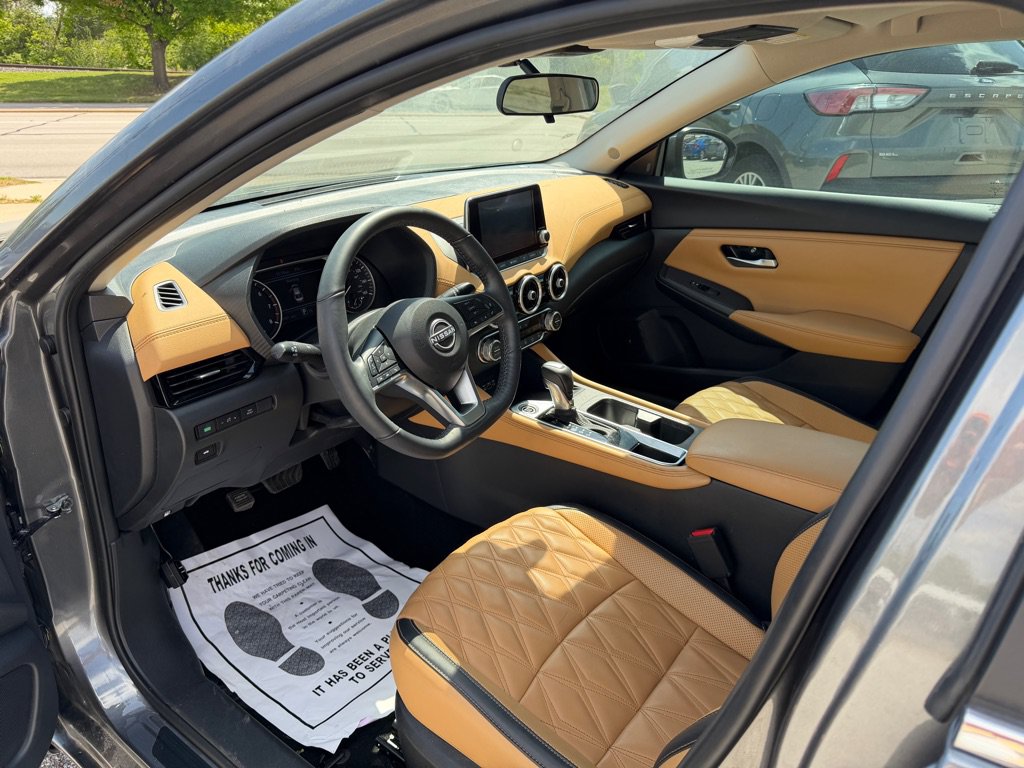 Used 2025 Nissan Sentra SV w/ SV Premium Package FWD image 9