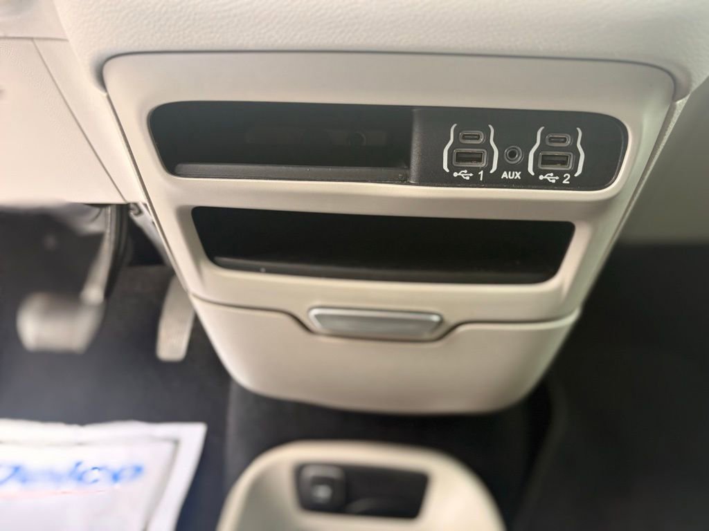 Used 2023 Chrysler Pacifica Touring-L FWD image 22