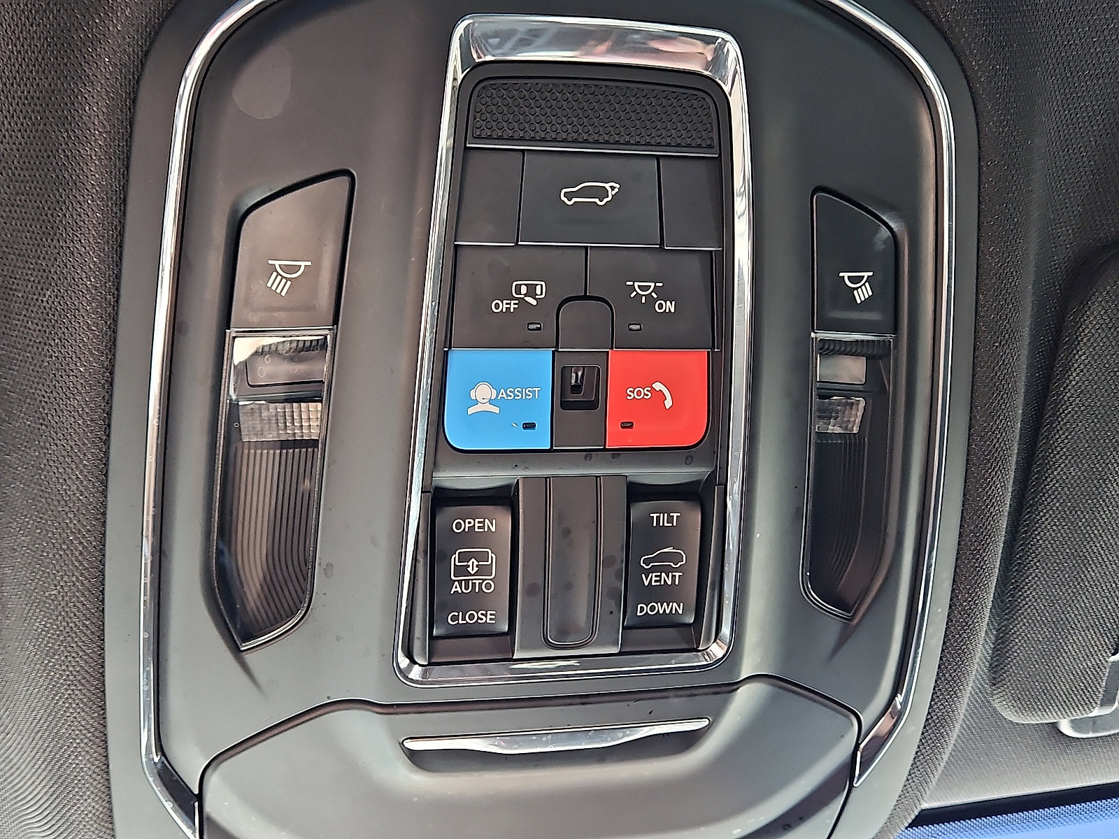 Used 2024 Jeep Grand Cherokee Altitude image 19