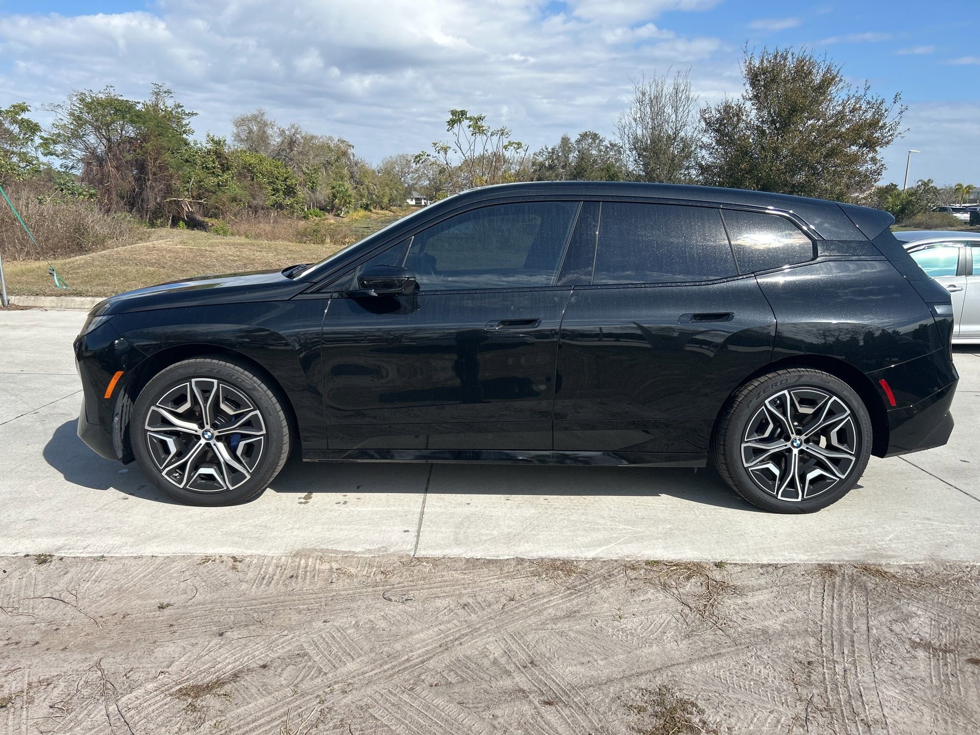 Used 2024 BMW iX xDrive50 w/ Sport Package image 3