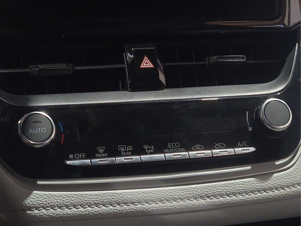 Certified 2025 Toyota Corolla SE FWD image 24