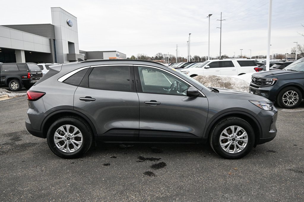 Certified 2023 Ford Escape Active w/ Tech Pack #2 image 3