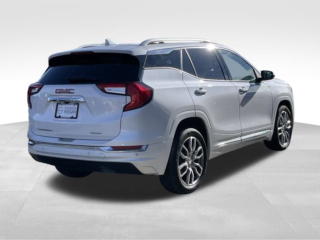 Used 2022 GMC Terrain Denali w/ Denali Premium Package image 4