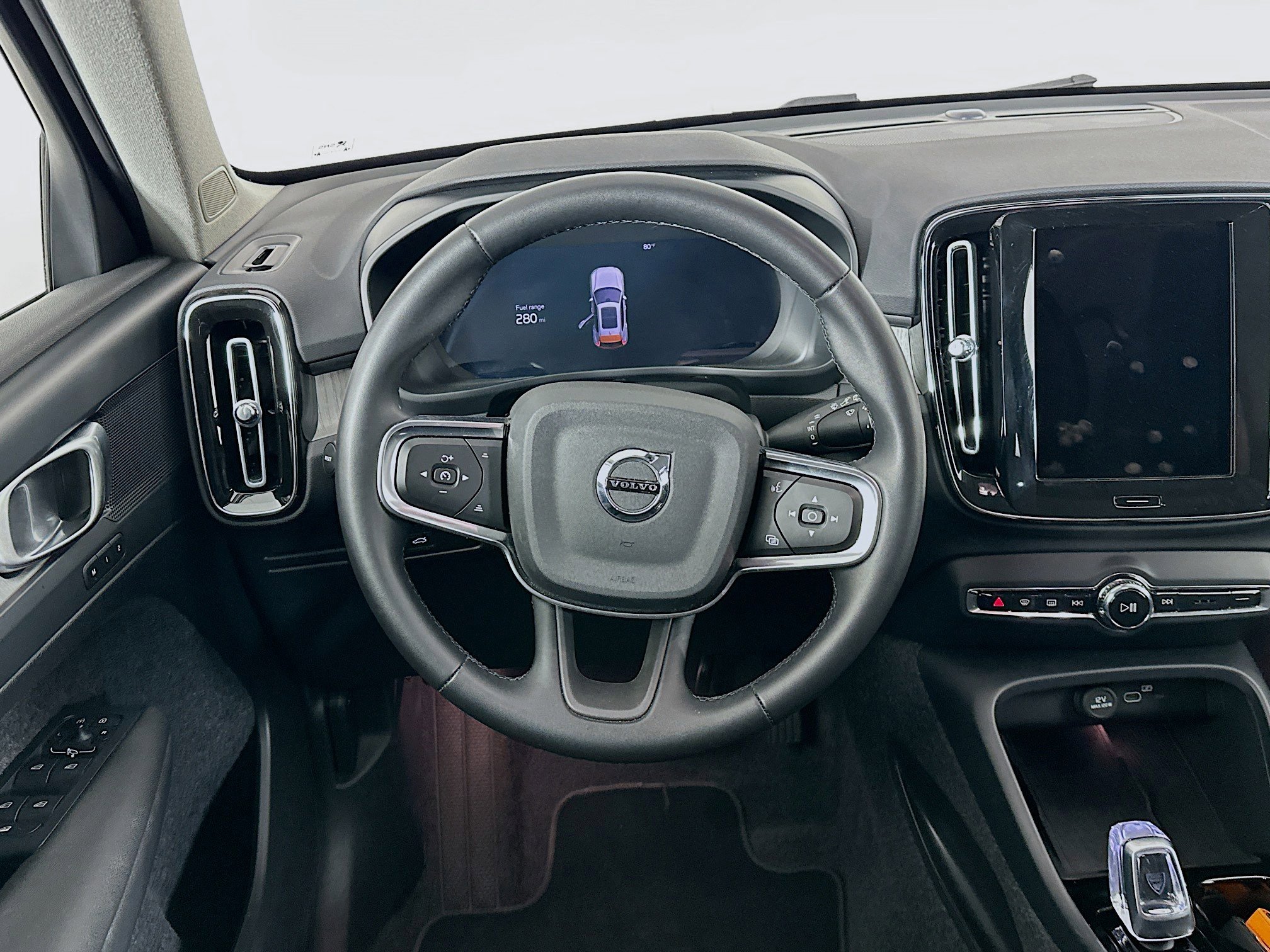 Used 2025 Volvo XC40 B5 Plus AWD/4WD image 16