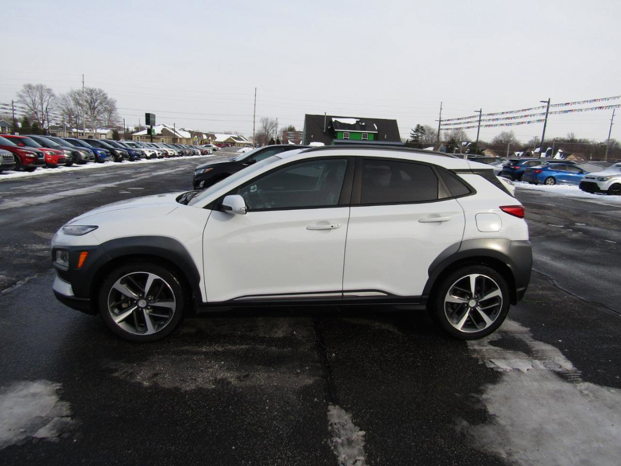 Used 2021 Hyundai Kona Limited w/ Cargo Package AWD/4WD image 4