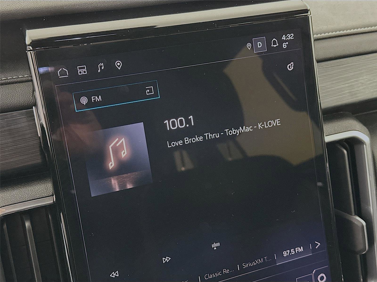 Used 2025 GMC Acadia Elevation image 14