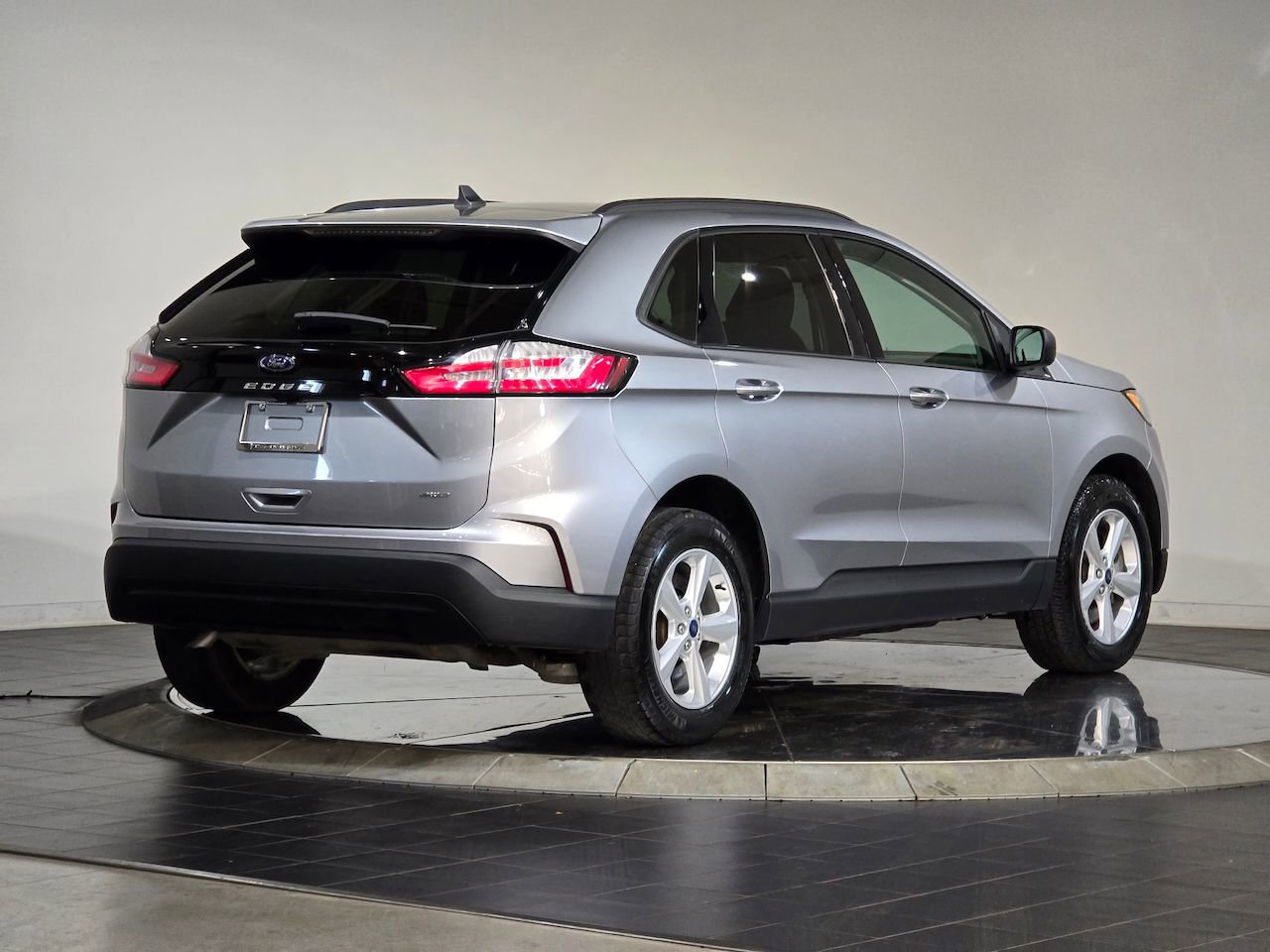 Used 2022 Ford Edge SE image 10