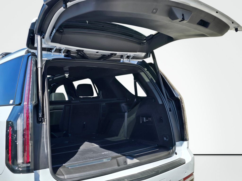 New 2026 Cadillac Escalade Luxury AWD/4WD image 12