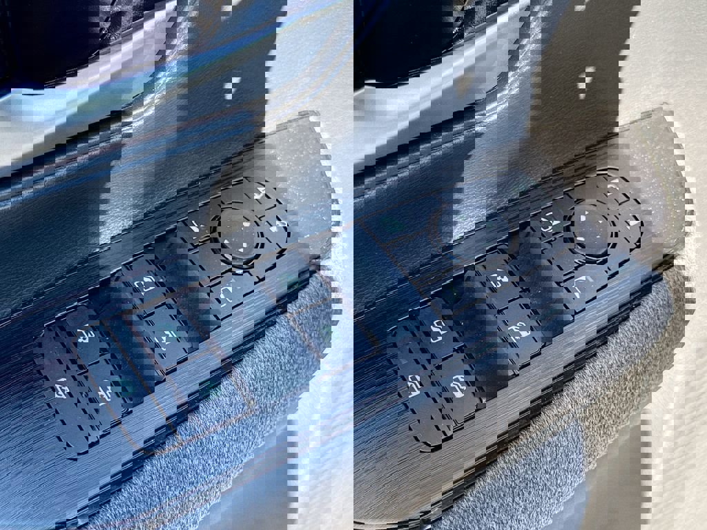 Used 2025 Nissan Kicks SV image 14