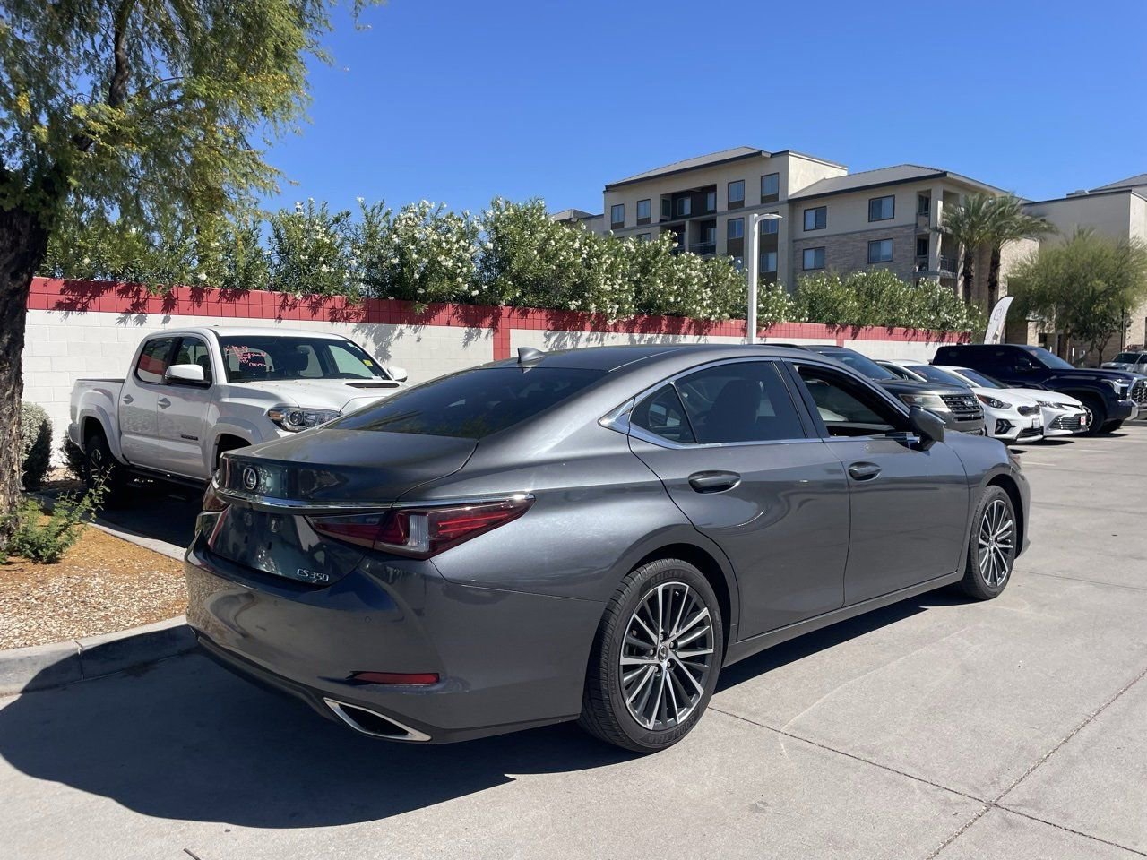 Used 2023 Lexus ES 350 350 w/ Premium Package image 2