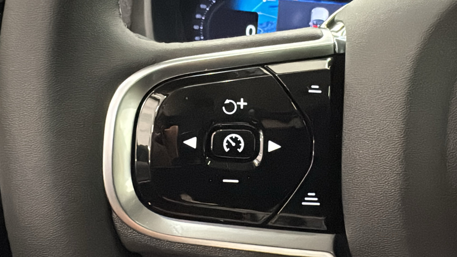 New 2027 Volvo XC60 B5 Core AWD/4WD image 13