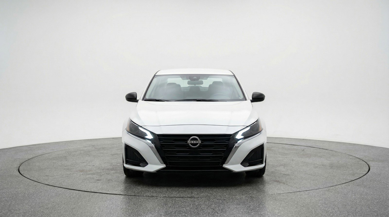 Used 2025 Nissan Altima 2.5 SV FWD image 2