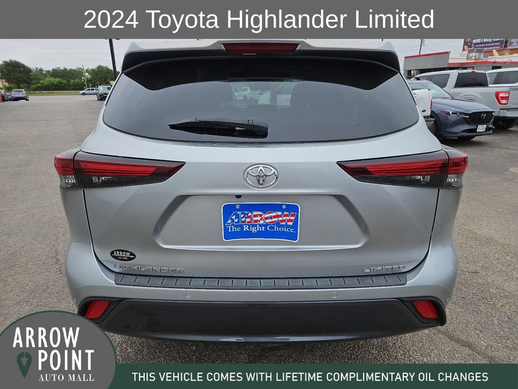 Used 2024 Toyota Highlander Limited FWD image 10