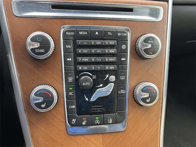 Used 2016 Volvo XC60 T6 Platinum image 32