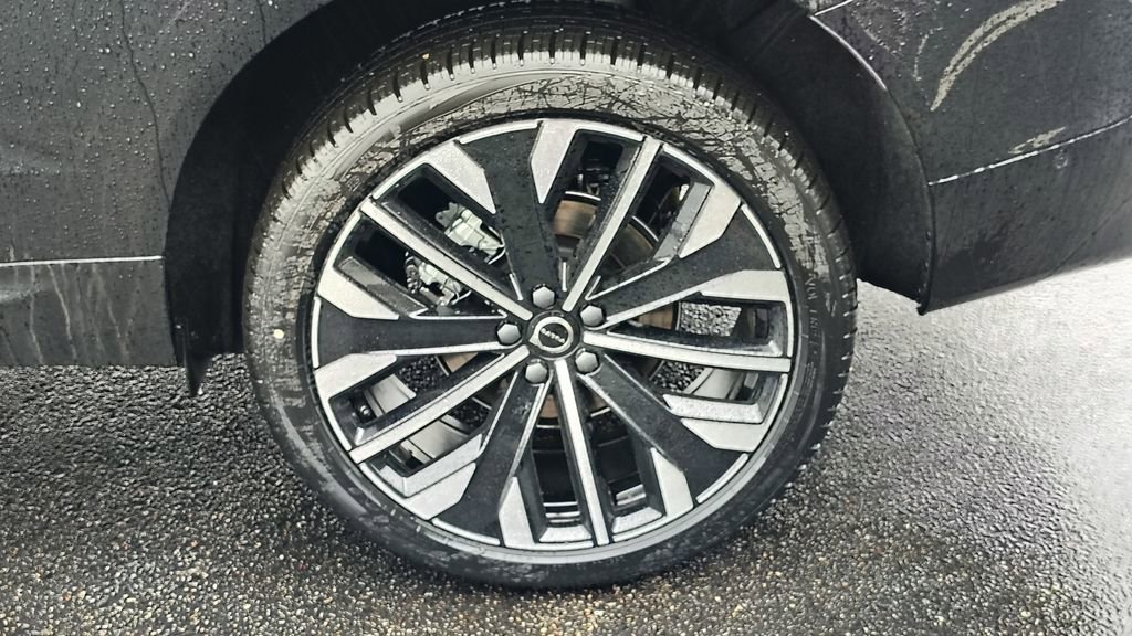 New 2026 Volvo XC60 B5 Ultra w/ Climate Package image 31