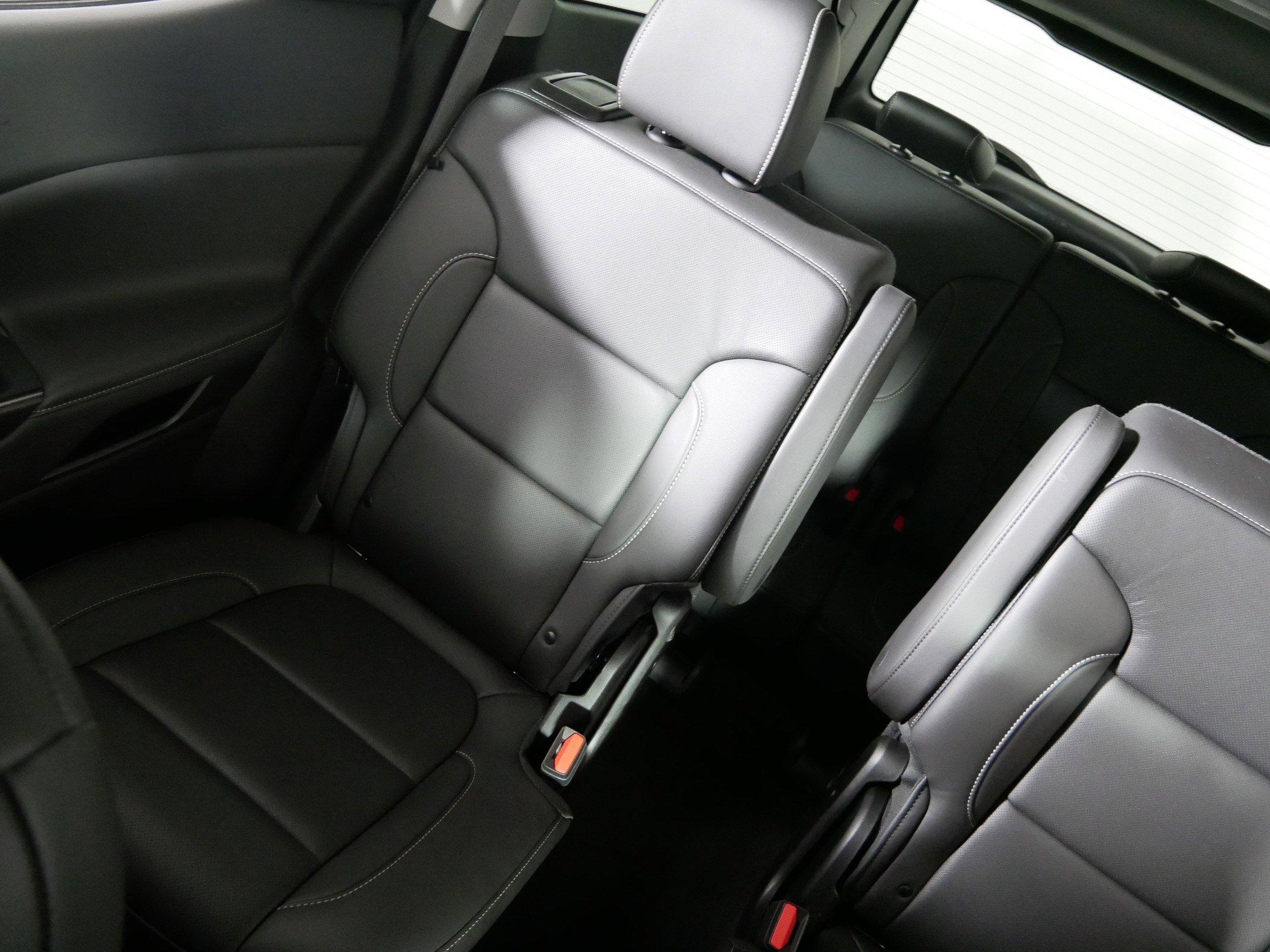 Used 2023 GMC Acadia SLT w/ Technology Package image 12