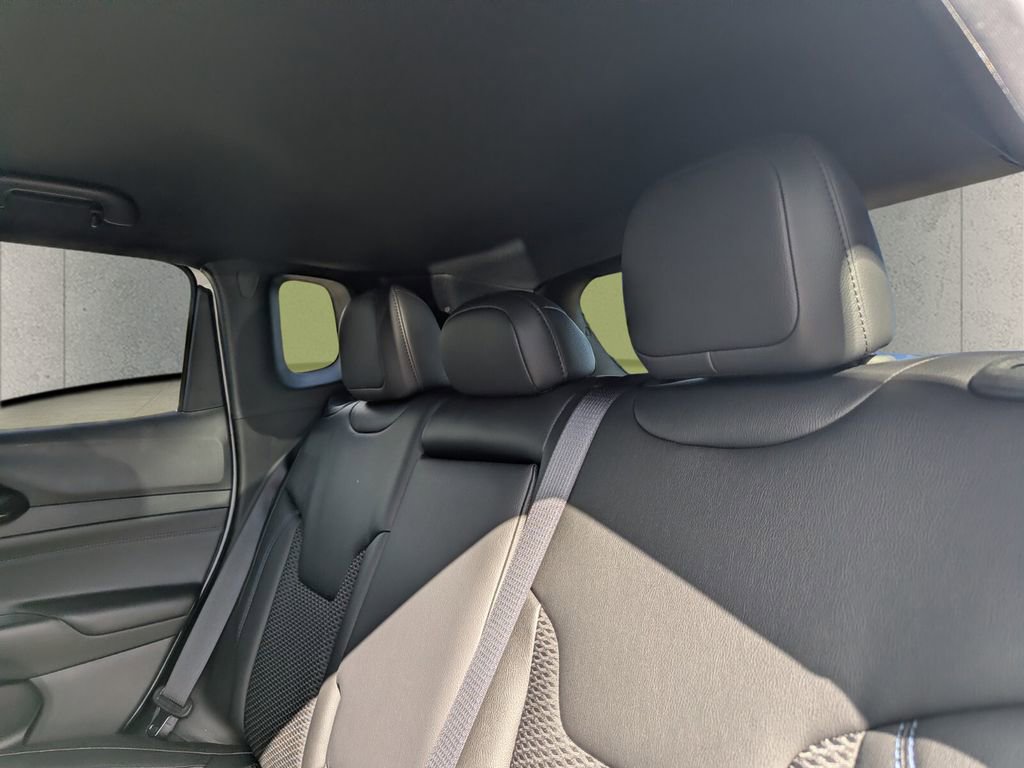 New 2026 Jeep Compass Latitude image 7