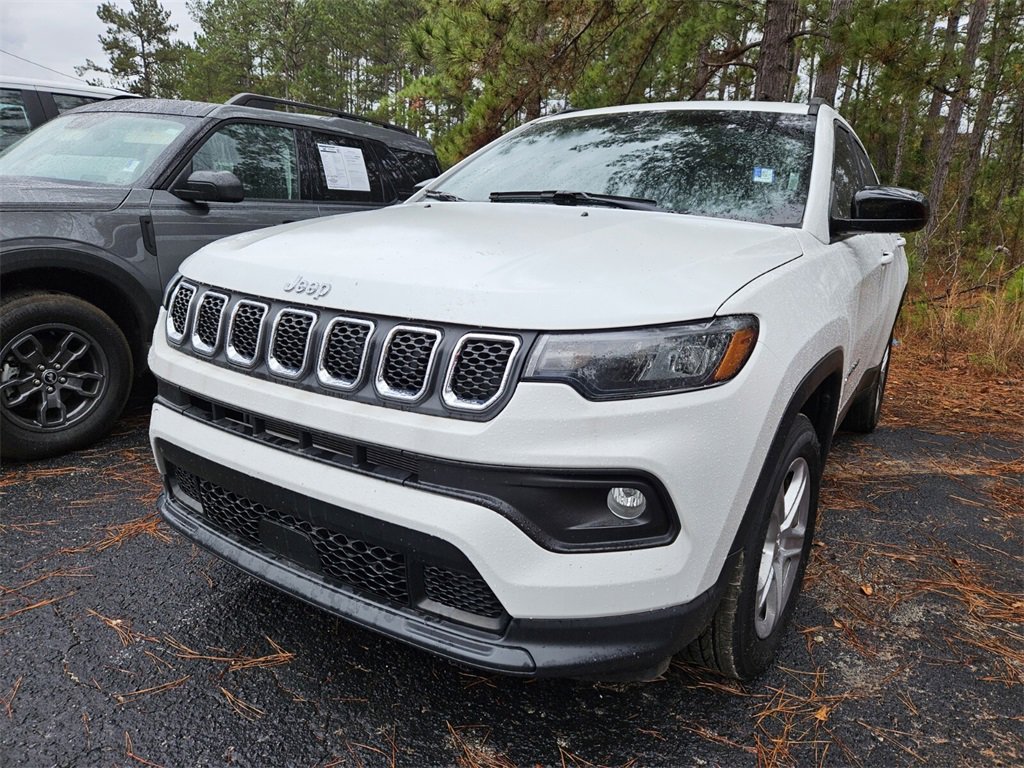 Used 2023 Jeep Compass Latitude w/ Sun and Sound Group image 4