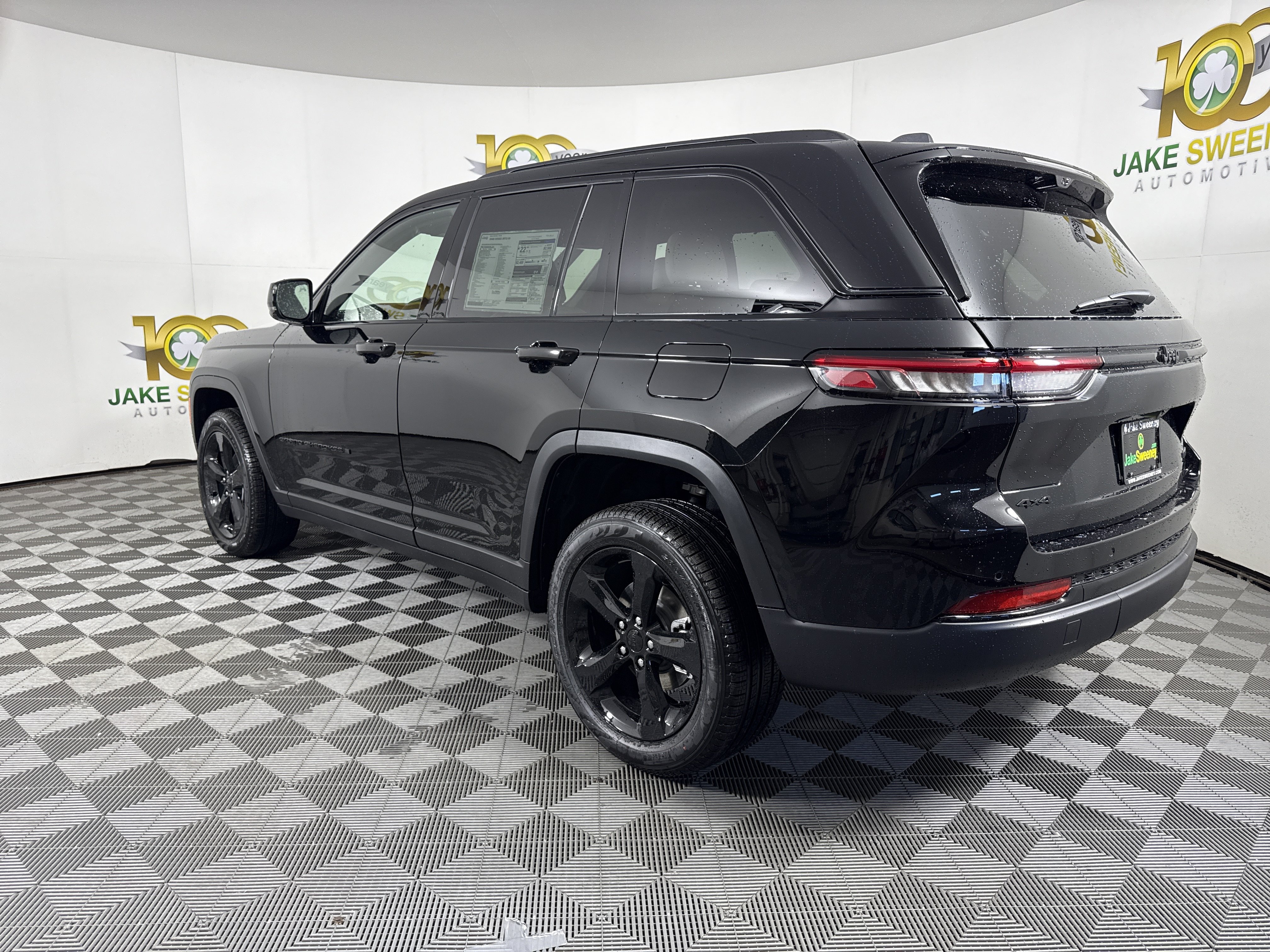 New 2025 Jeep Grand Cherokee Limited w/ Luxury Tech Group II AWD/4WD image 6