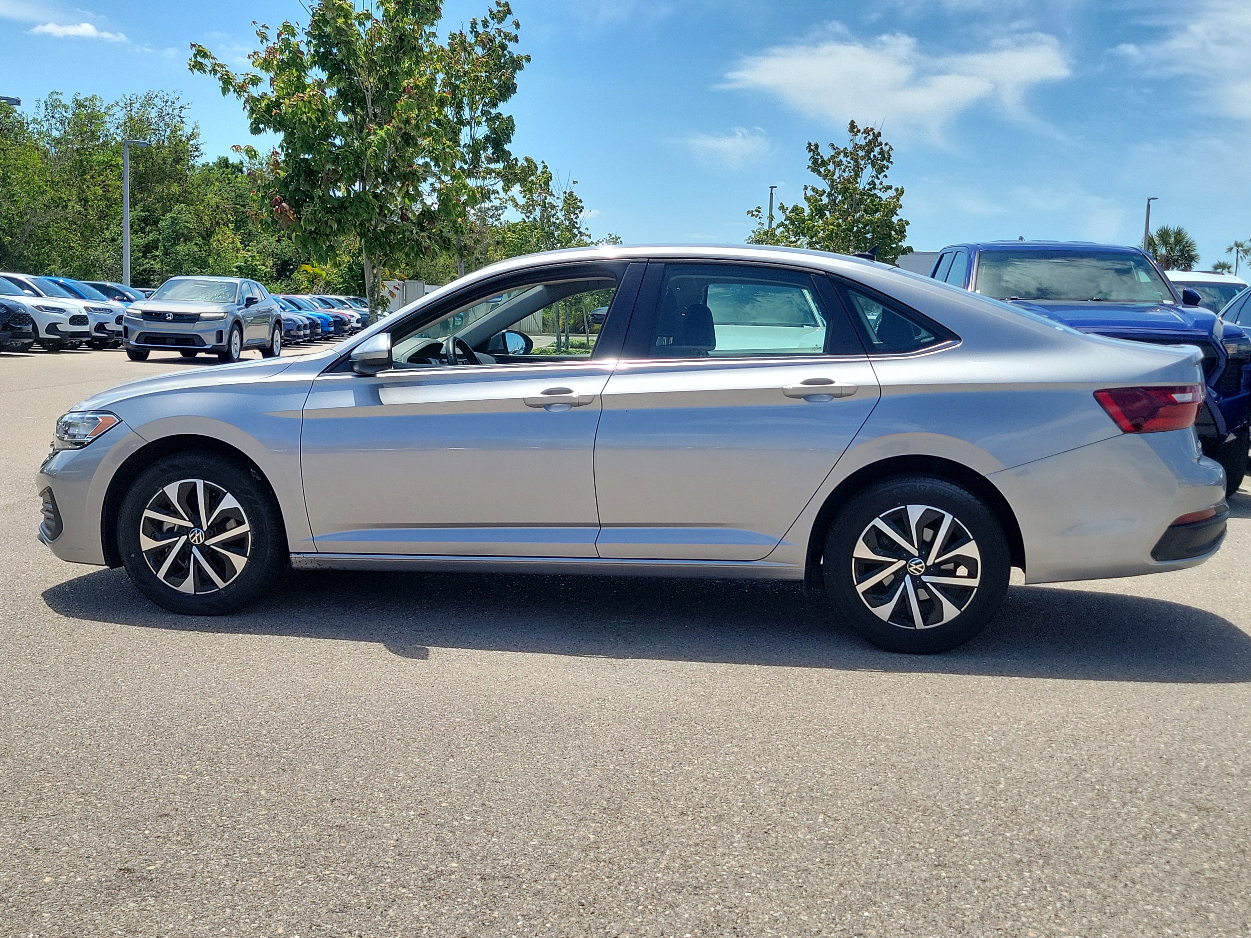 Used 2024 Volkswagen Jetta S FWD image 5