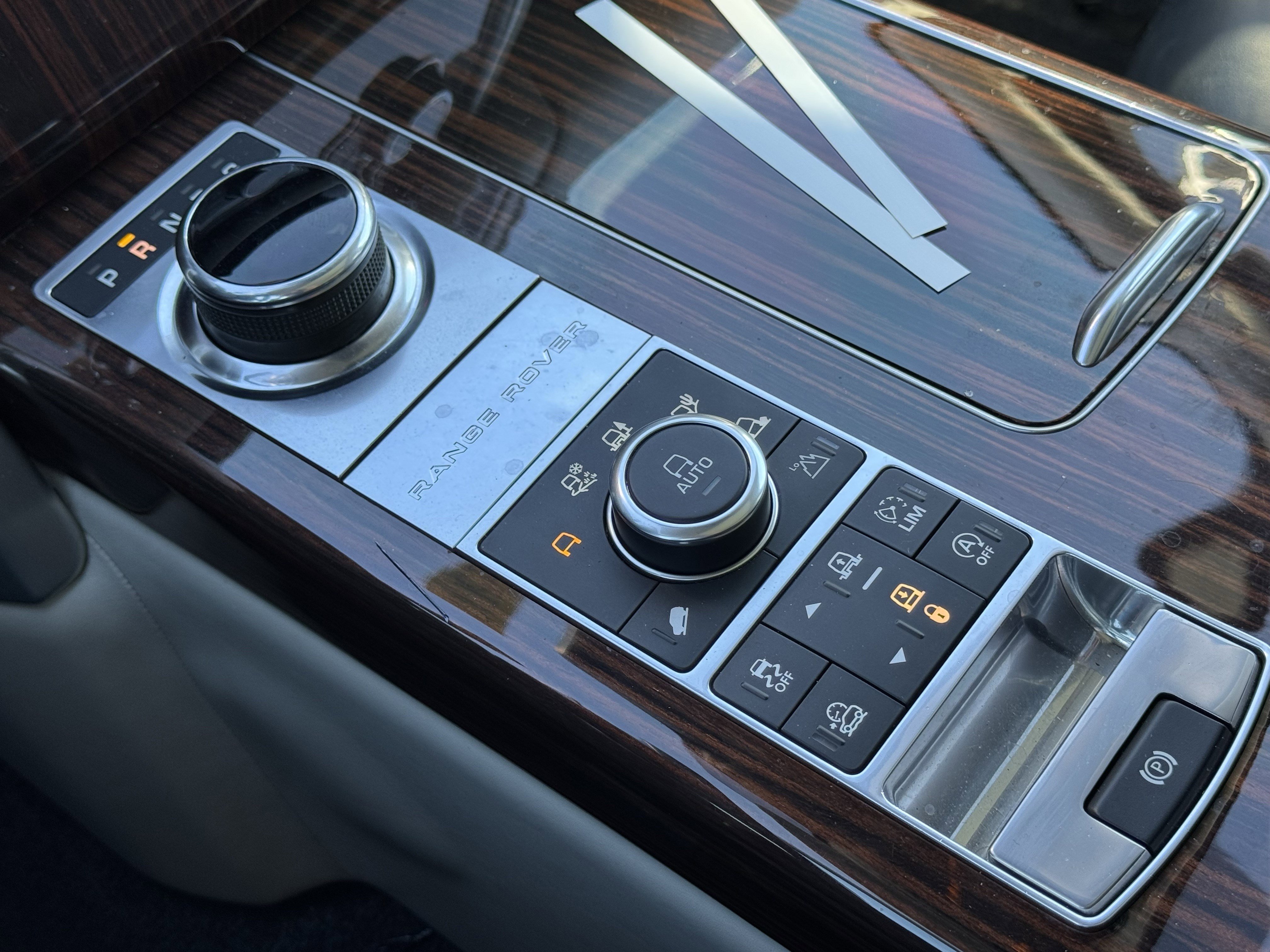 Used 2017 Land Rover Range Rover Autobiography image 11