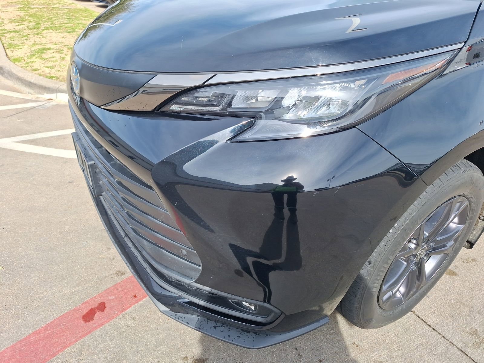 Used 2024 Toyota Sienna XLE Woodland Edition image 10