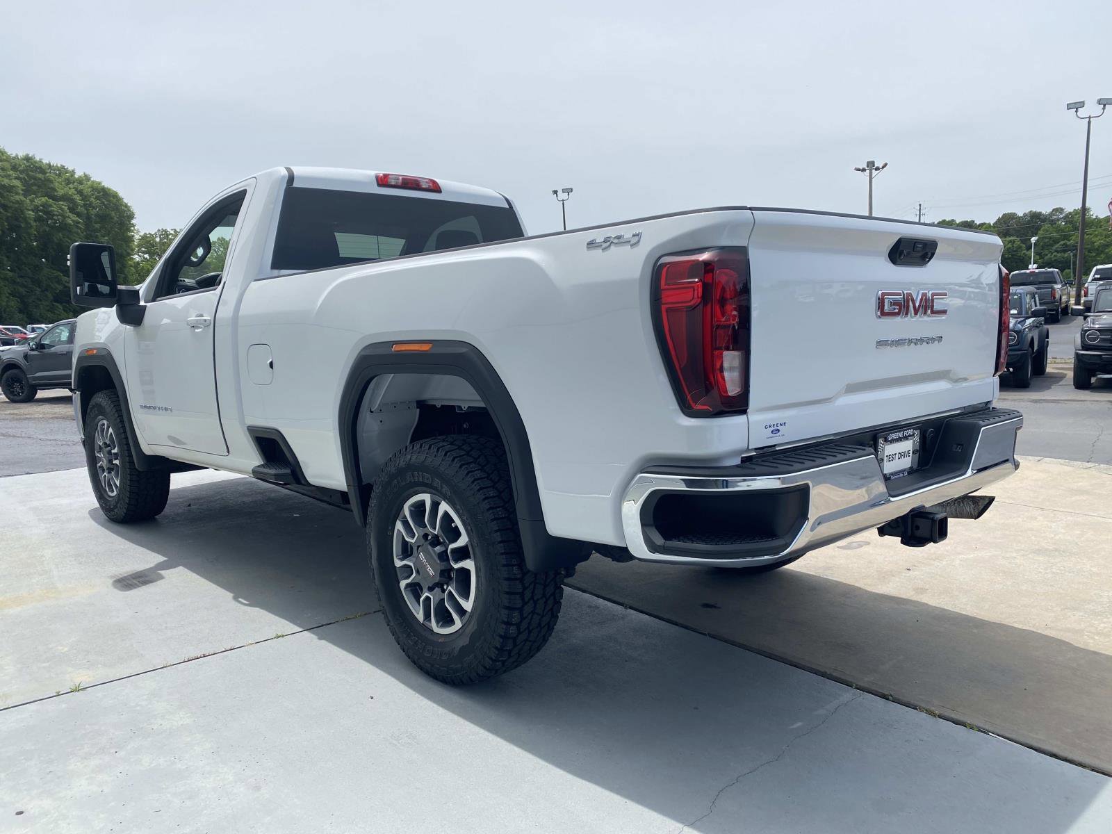 Used 2022 GMC Sierra 3500 SLE w/ SLE Convenience Package AWD/4WD image 8