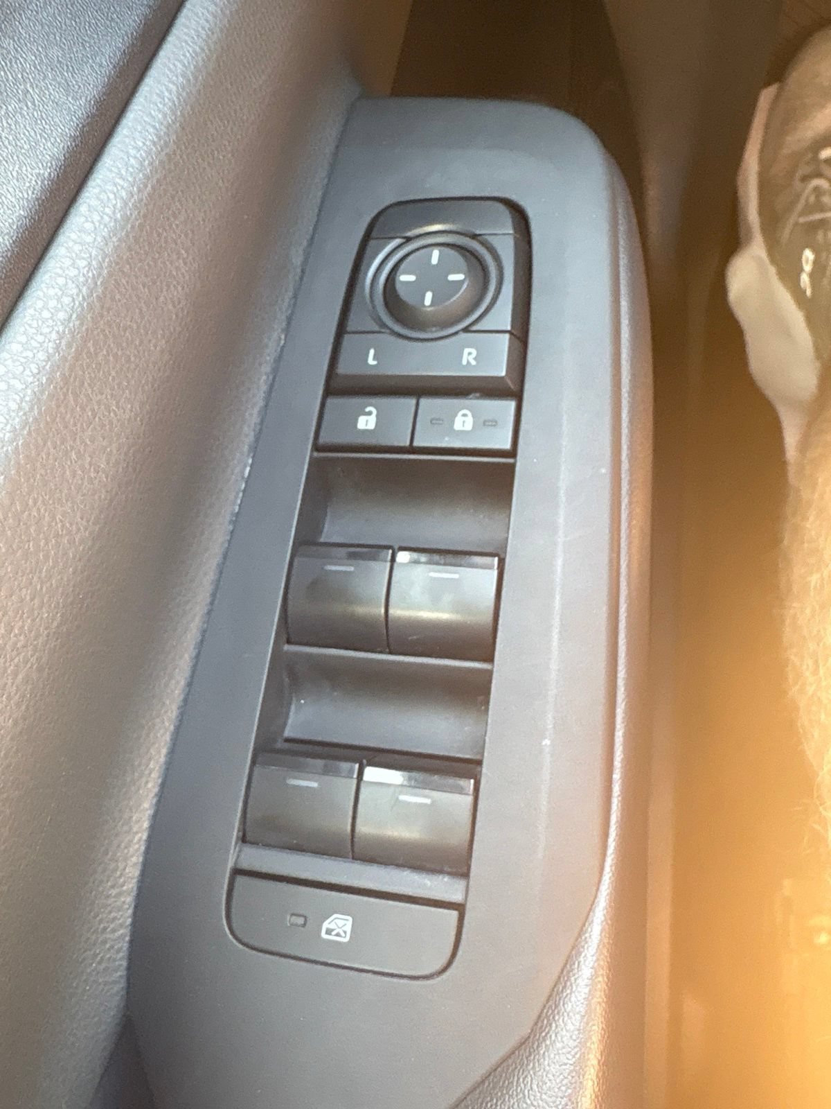 Used 2024 Toyota Prius LE FWD image 14