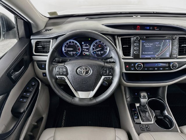 Used 2019 Toyota Highlander XLE AWD/4WD image 24
