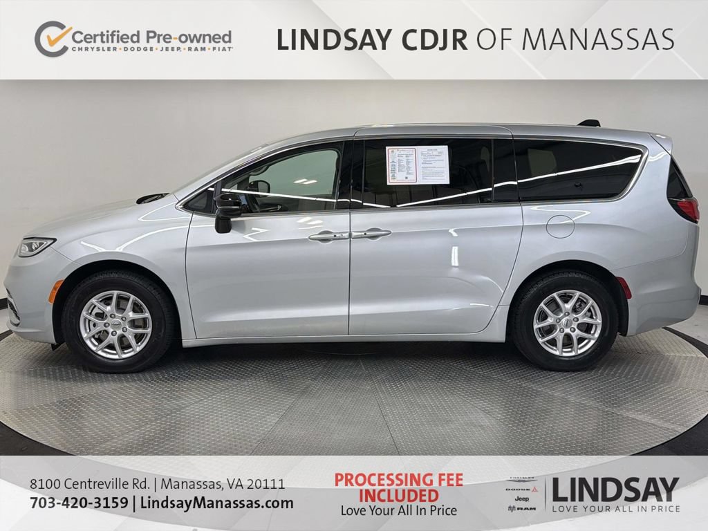 Used 2024 Chrysler Pacifica Touring-L FWD image 6