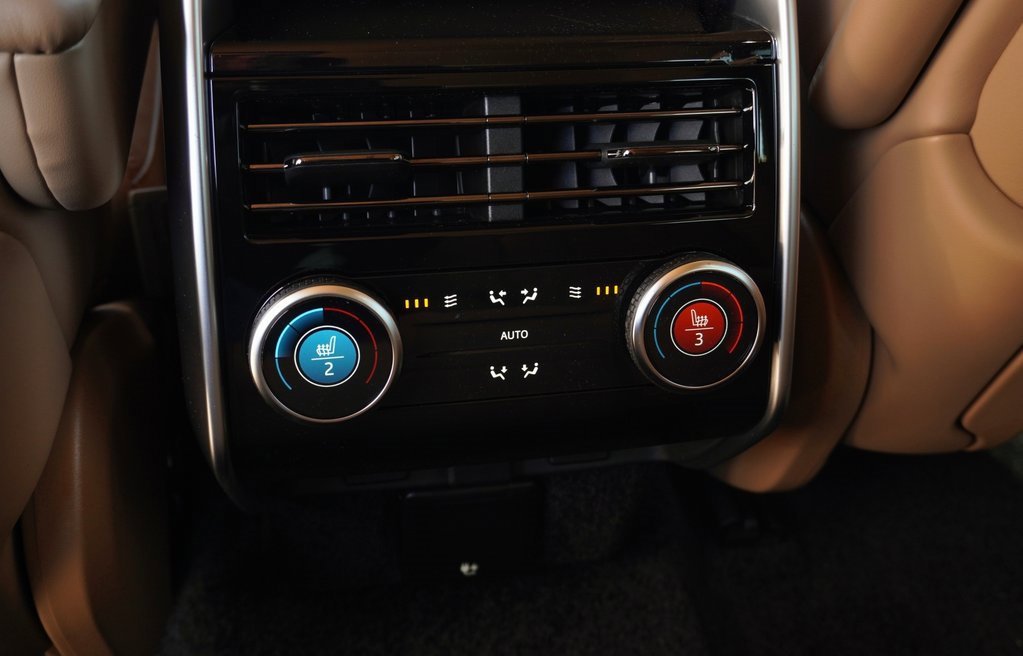 New 2026 Land Rover Range Rover Long Wheelbase Autobiography image 36