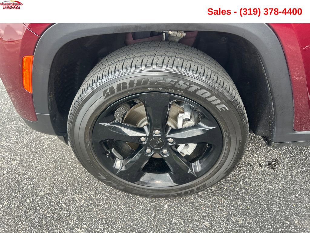 Used 2025 Jeep Grand Cherokee Altitude image 24