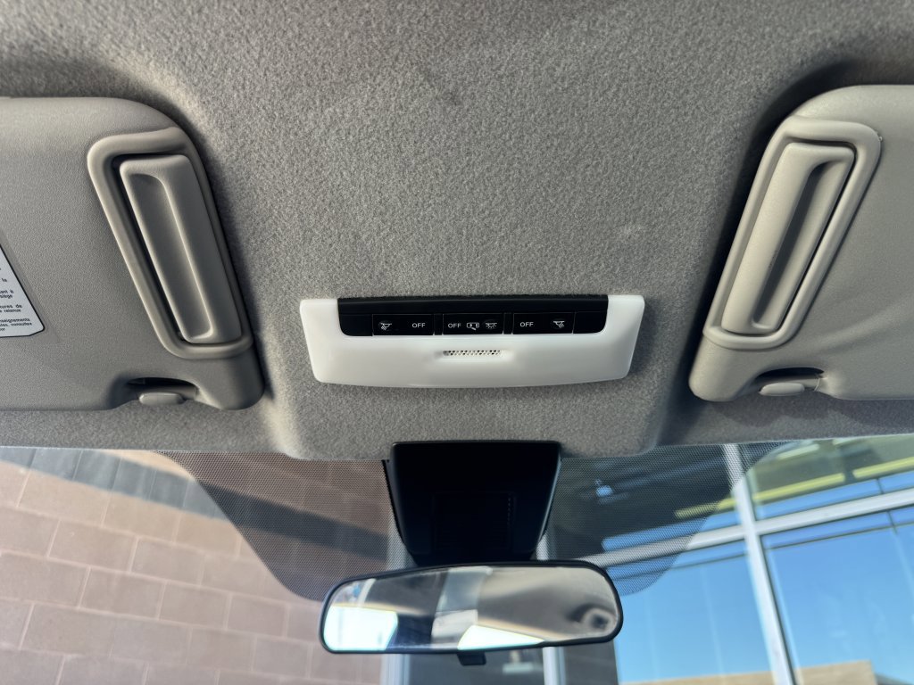 Used 2023 Nissan Kicks SR FWD image 23