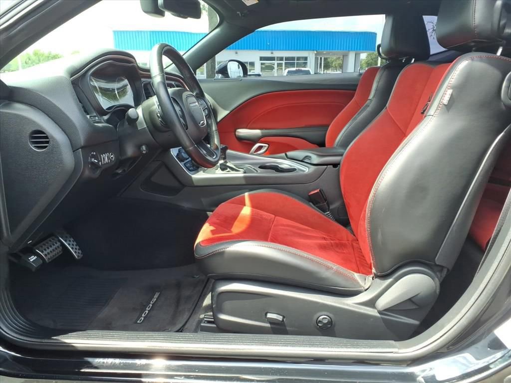 Used 2017 Dodge Challenger R/T Scat Pack RWD image 19