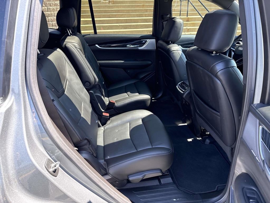 Used 2023 Cadillac XT6 Premium Luxury w/ Technology Package AWD/4WD image 11