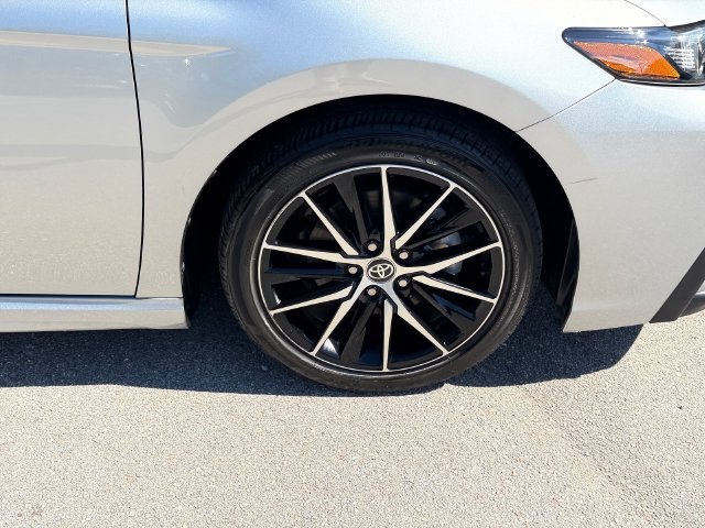 Used 2024 Toyota Camry SE w/ Cold Weather Package FWD image 10