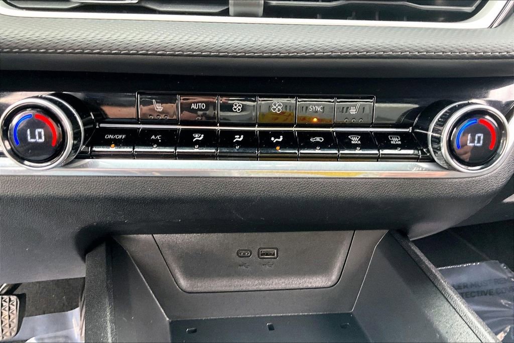 Used 2025 Chevrolet Equinox LT w/ Convenience Package II image 31