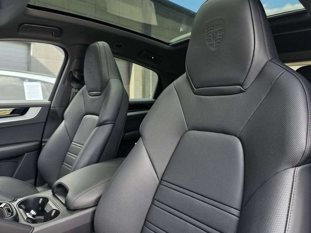 Certified 2026 Porsche Cayenne S AWD/4WD image 5
