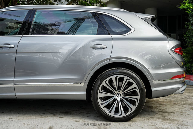 Used 2024 Bentley Bentayga Extended Wheelbase AWD/4WD image 5