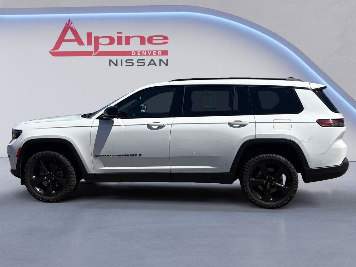 Used 2023 Jeep Grand Cherokee L Laredo AWD/4WD image 2