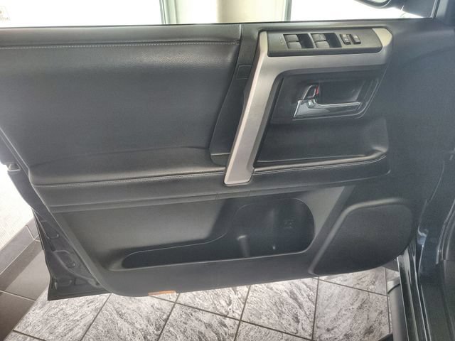 Used 2020 Toyota 4Runner SR5 AWD/4WD image 13