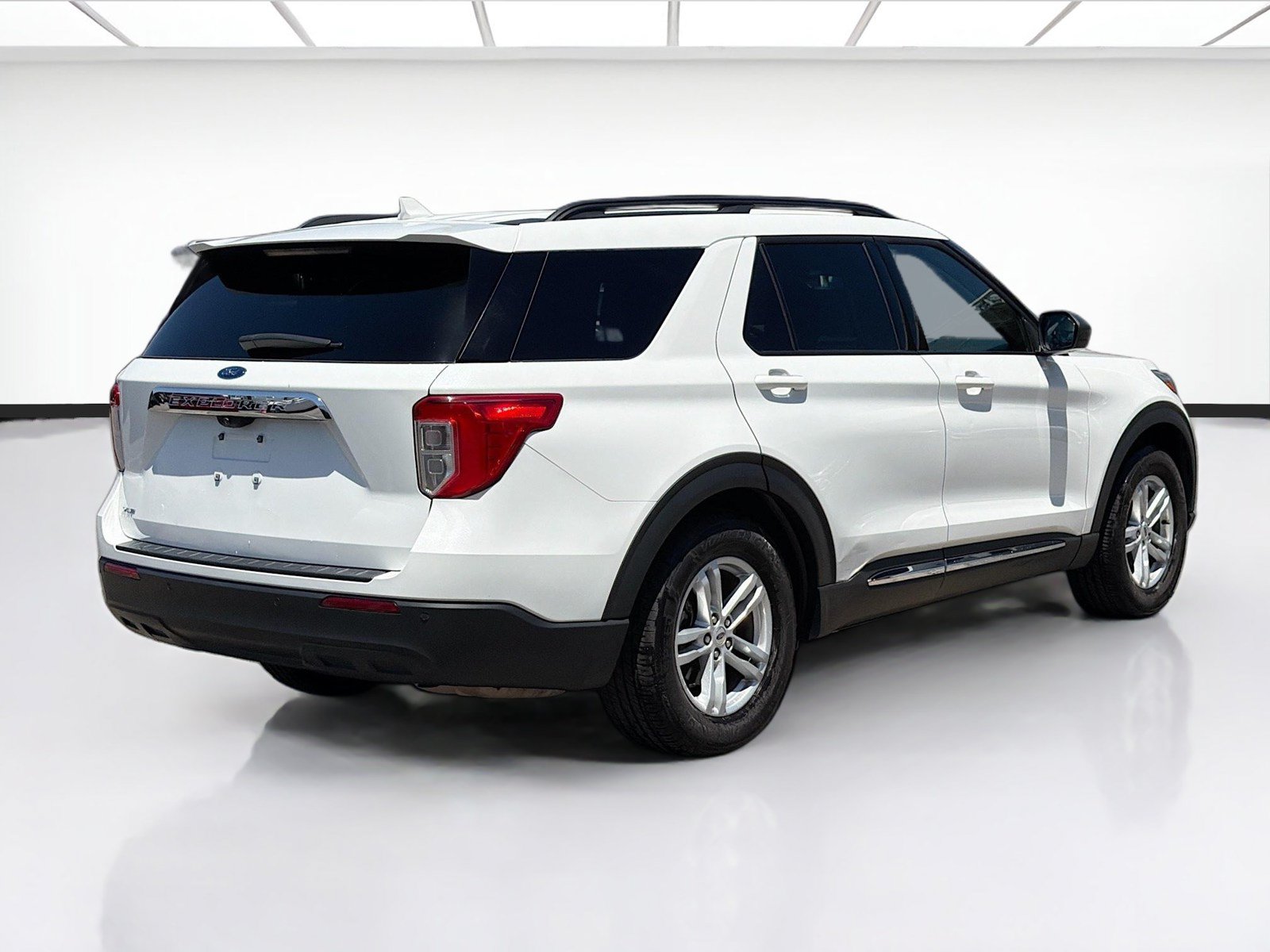 Used 2023 Ford Explorer XLT RWD image 4