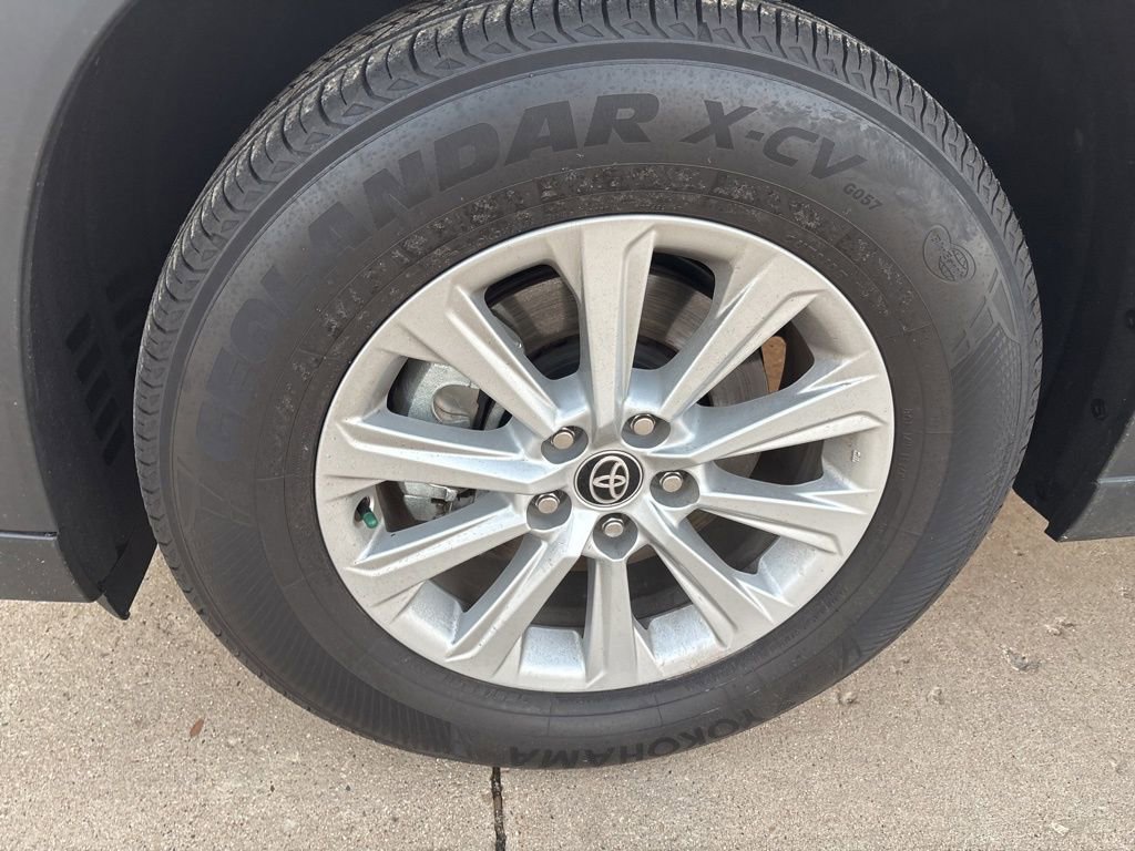 Used 2025 Toyota Grand Highlander AWD image 13