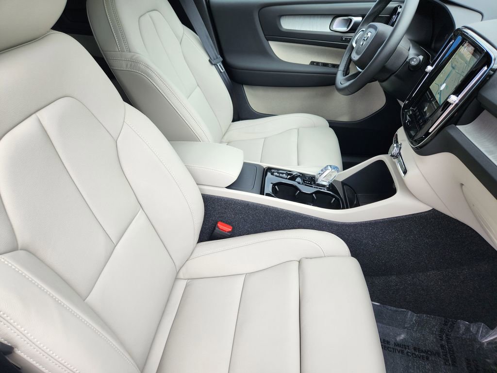 New 2026 Volvo XC40 B5 Plus w/ Protection Package Premier AWD/4WD image 5