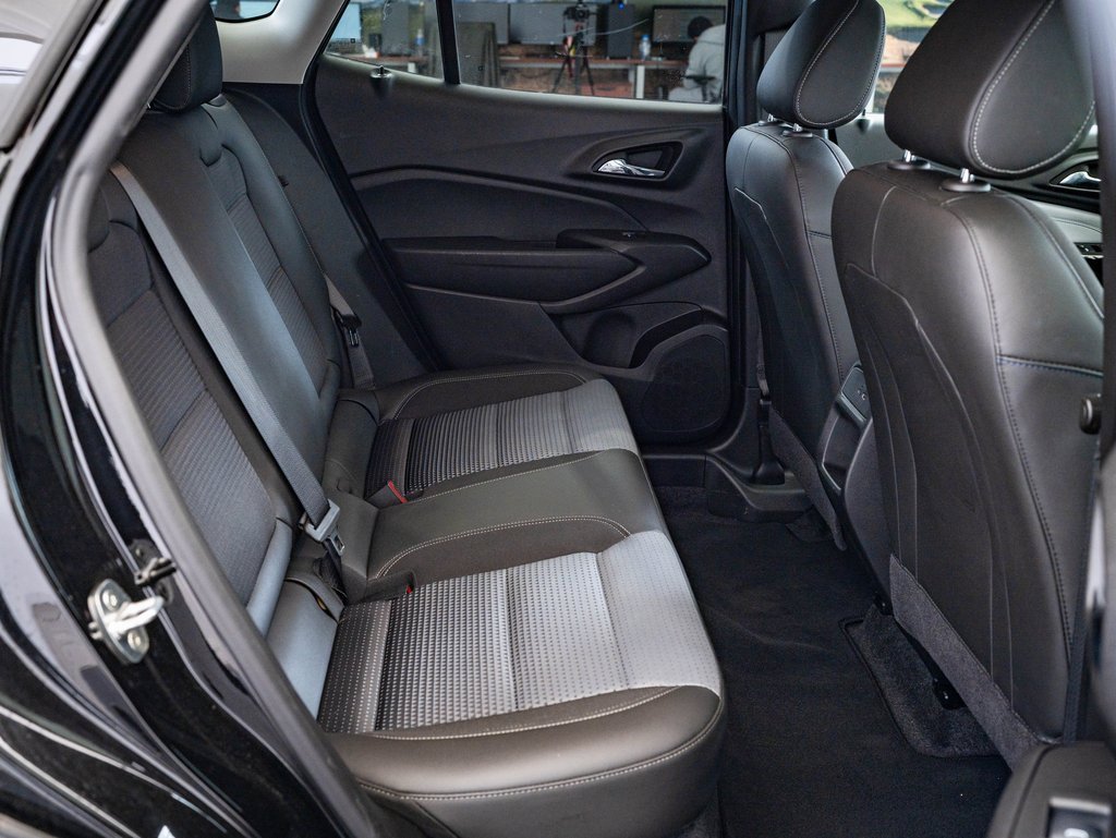 Used 2024 Chevrolet Trax LT w/ Driver Confidence Package image 32