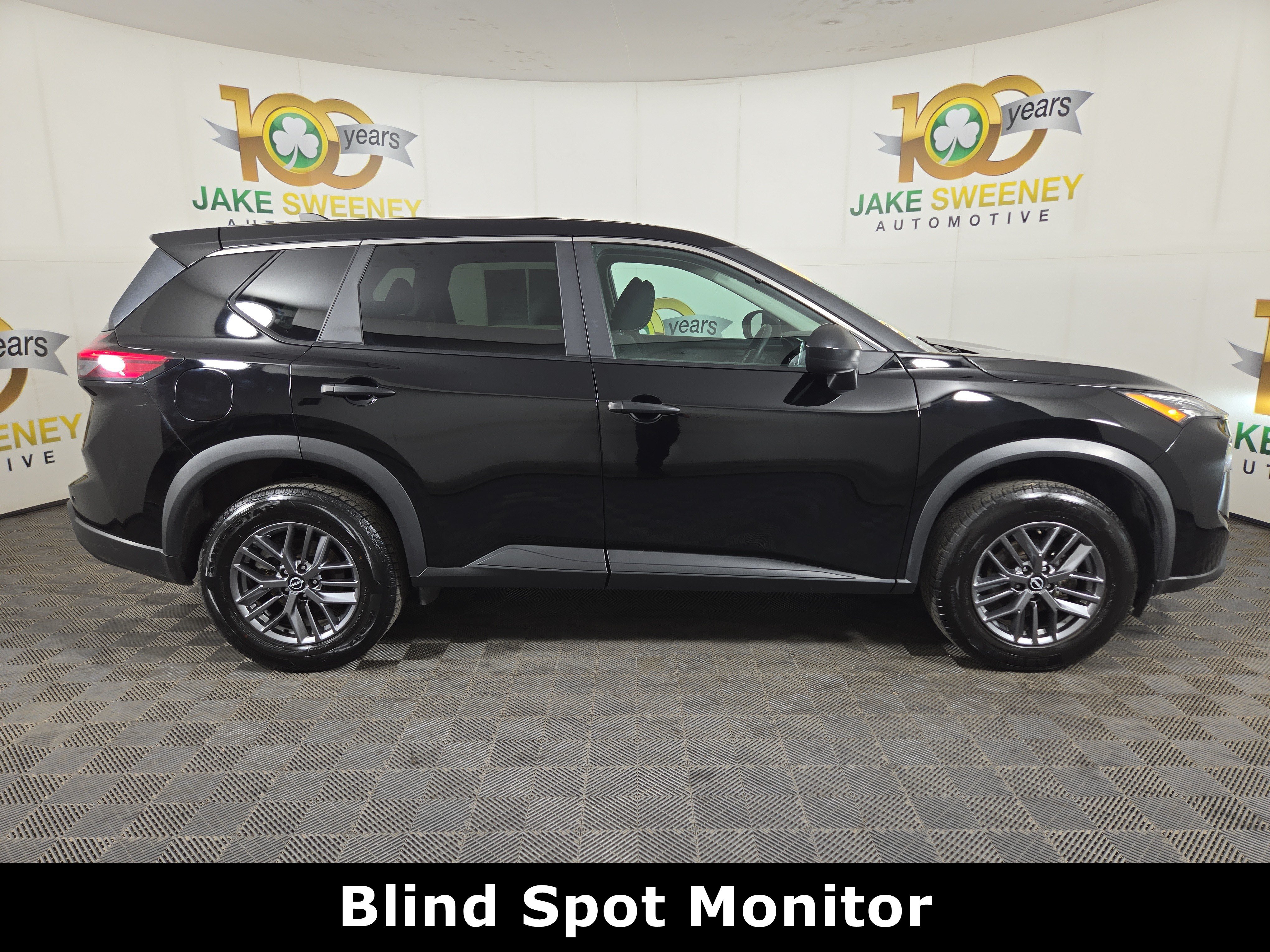 Used 2024 Nissan Rogue S AWD/4WD image 10