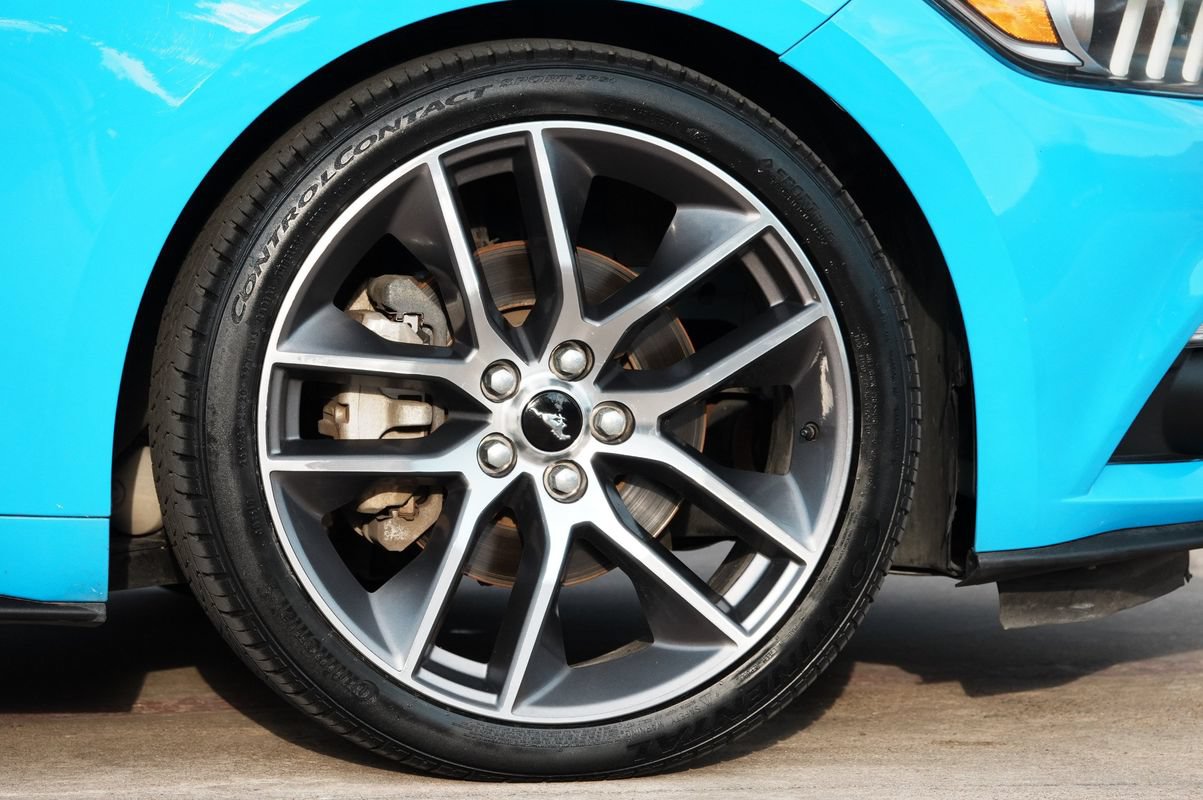 Used 2017 Ford Mustang Premium RWD image 30